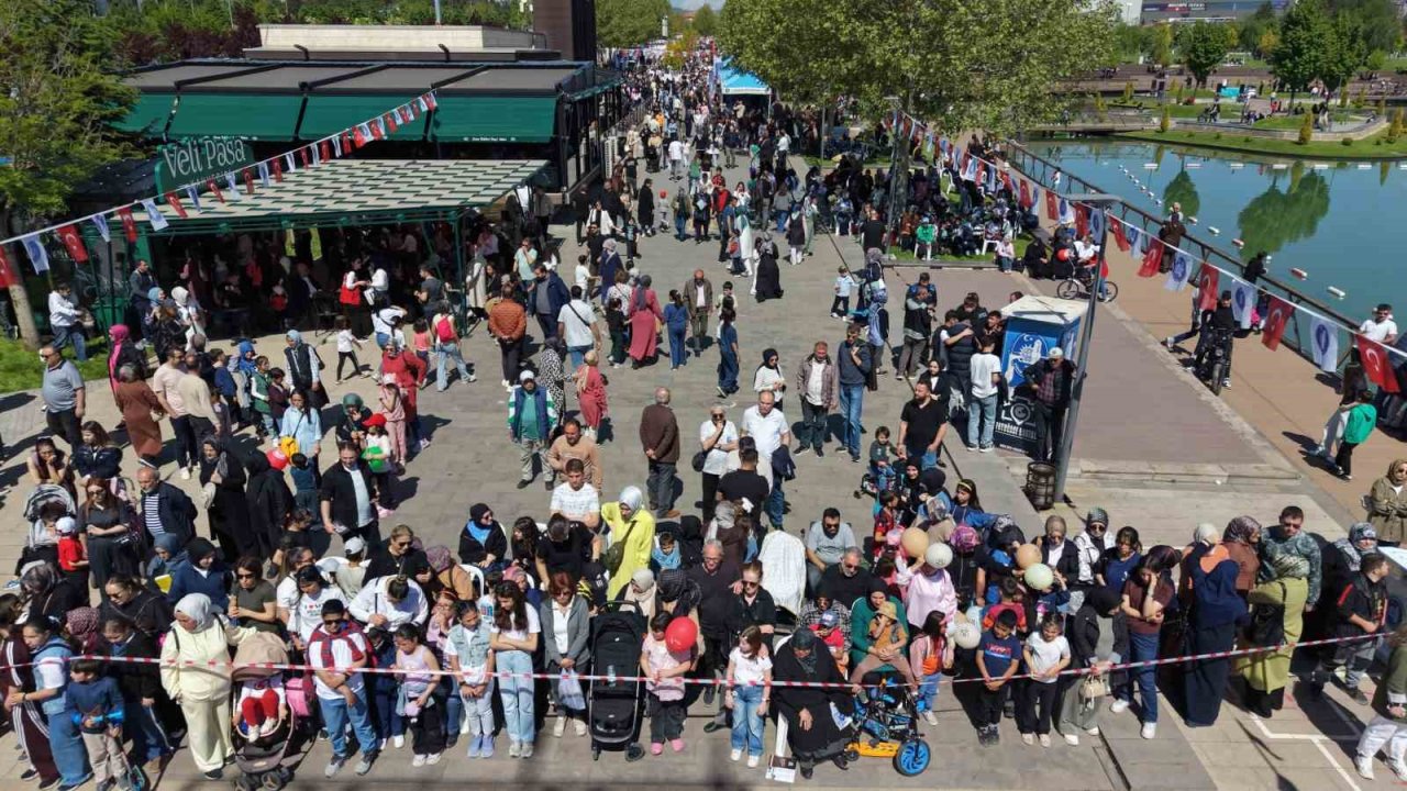 Aile Festivali’nde yüzlerce vatandaş bir araya geldi