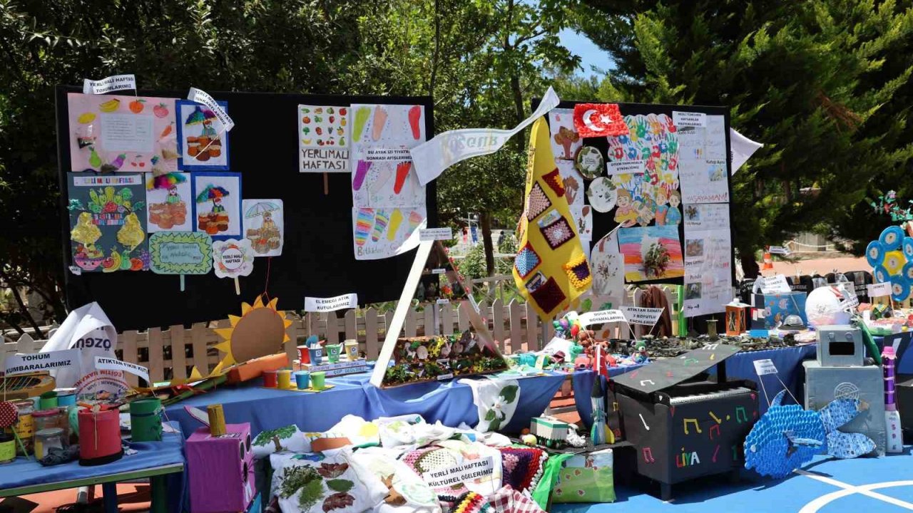 Diyarbakır’da öğrenciler çalışmalarını sergiledi
