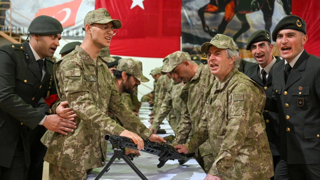 Engelleri aştılar, vatana asker oldular