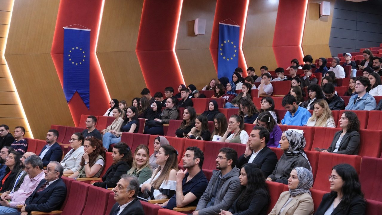Avrupa fırsatları üniversite öğrencileriyle buluştu