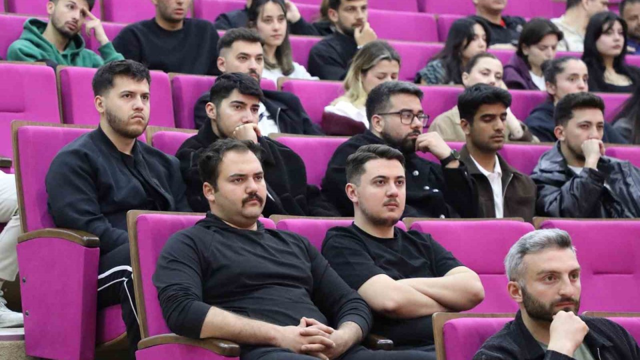 BARÜ’de alanında uzman isimler kadın futbolunda medyanın rolünü anlattı