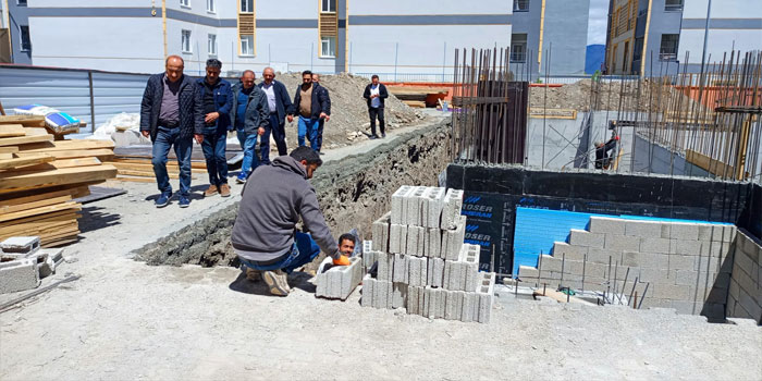 Nevzat Kaya Kağızman’daki okul çalışmalarını yerinde inceledi