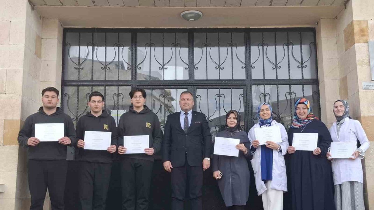 Bayburt Lisesinin Erasmus kafilesi İtalya’dan döndü