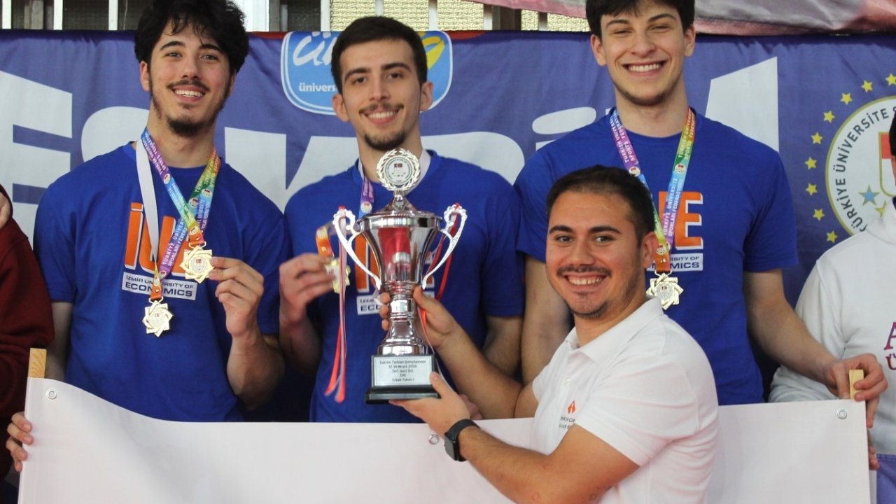 İzmir Ekonomi, ‘eskrim’de Türkiye şampiyonu