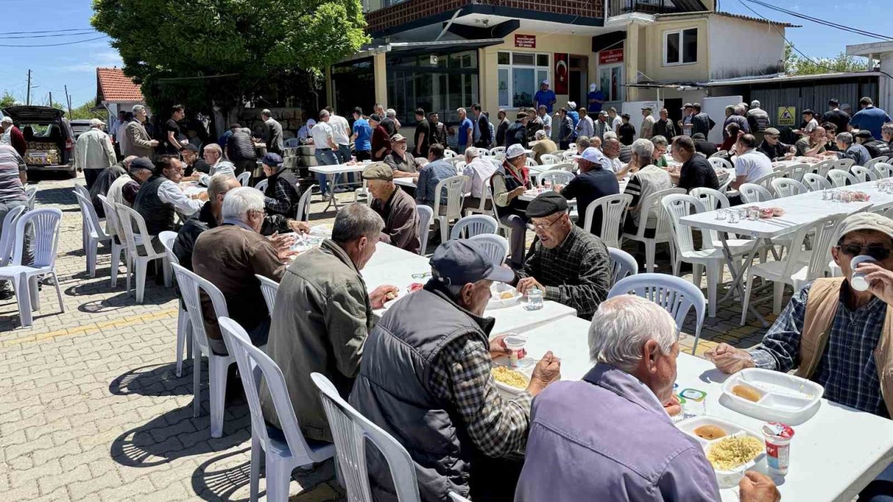 Ahlatlıburun köyünde geleneksel köy hayrı düzenlendi