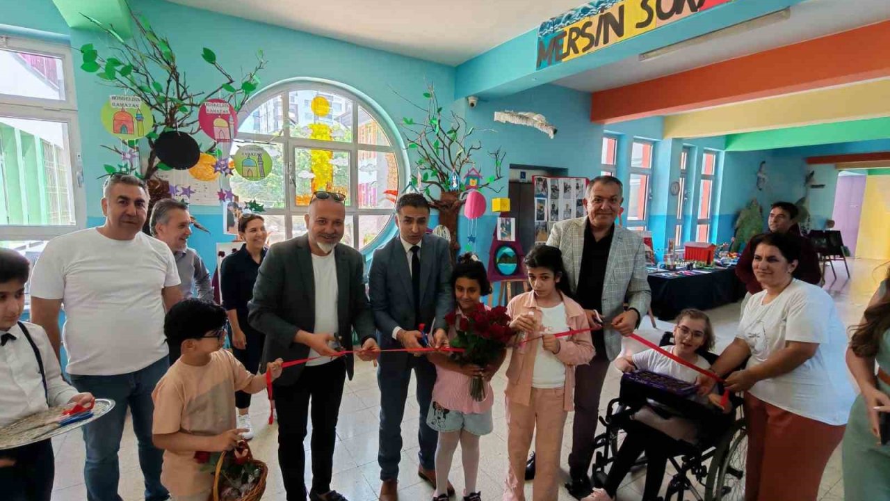 ’Aynı gökyüzünün farklı yıldızlarıyız’ sergisi büyük beğeni topladı