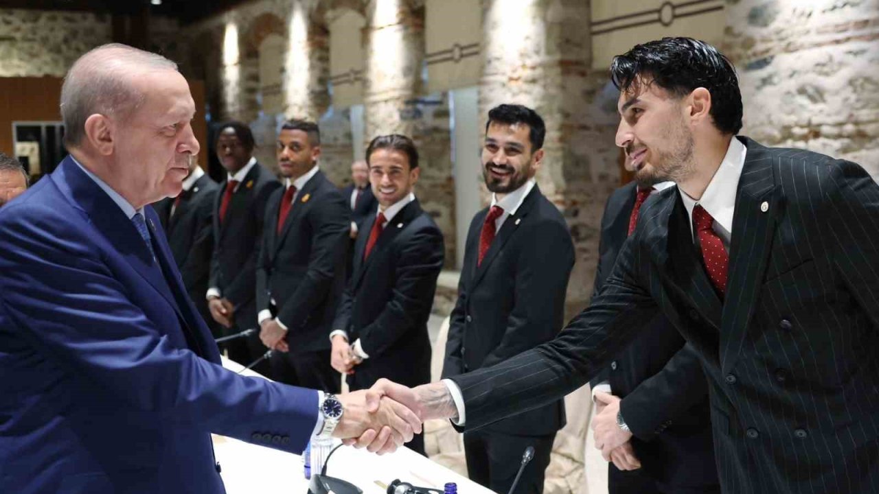 Cumhurbaşkanı Erdoğan, Galatasaray Futbol Takımı oyuncularını ve teknik heyetini kabul etti