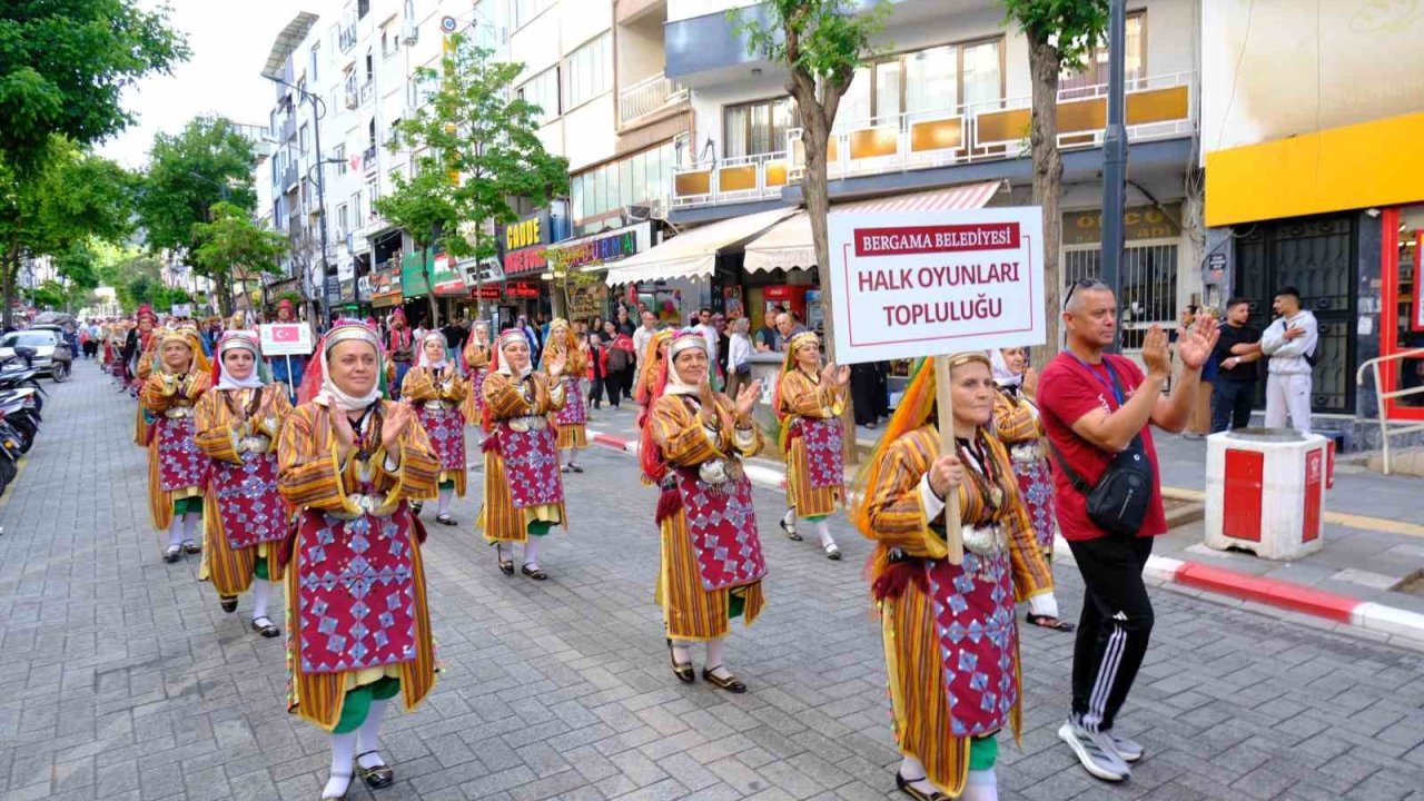 Soma’da Zeybek Festivali yoğun ilgi gördü