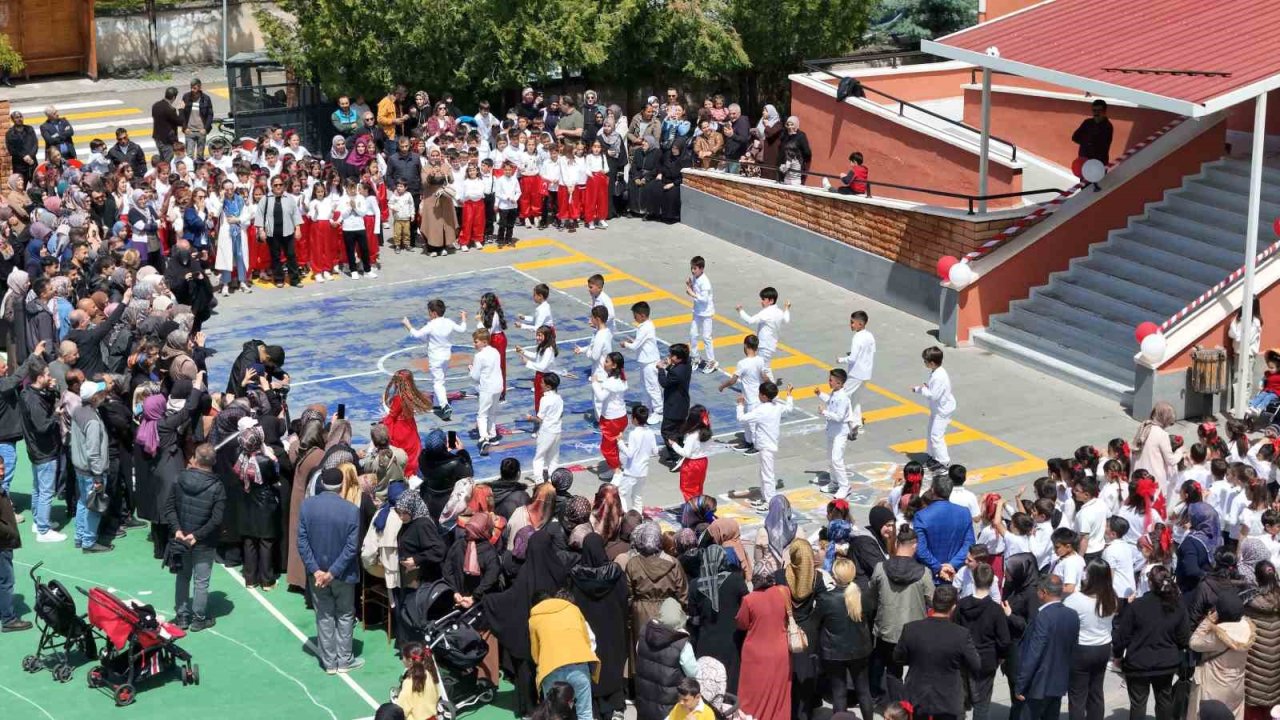 Miniklerden 19 Mayıs’a coşkulu kutlama