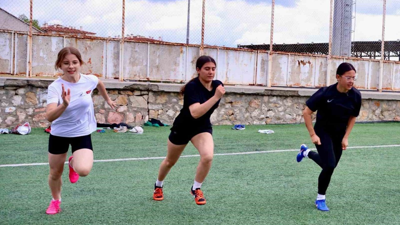 ‘Gençlik Haftası’ atletizm yarışmaları Bilecik’te sona erdi