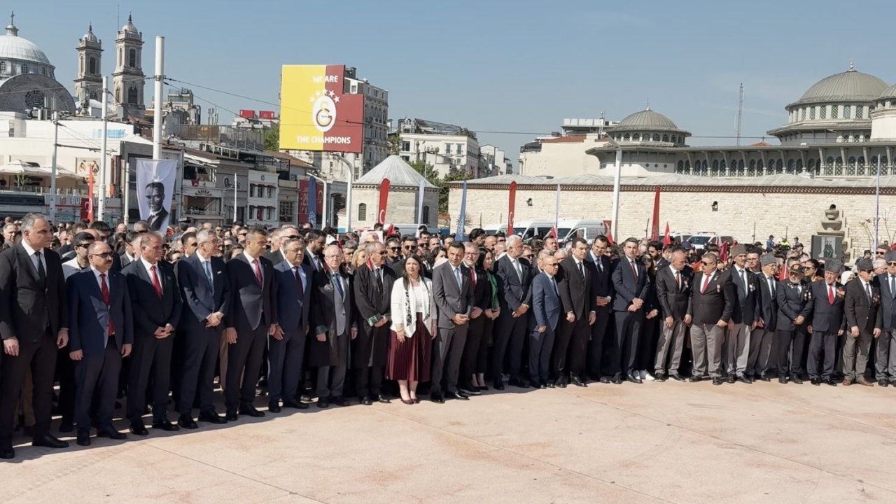 Taksim Meydanı’nda 19 Mayıs töreni düzenlendi