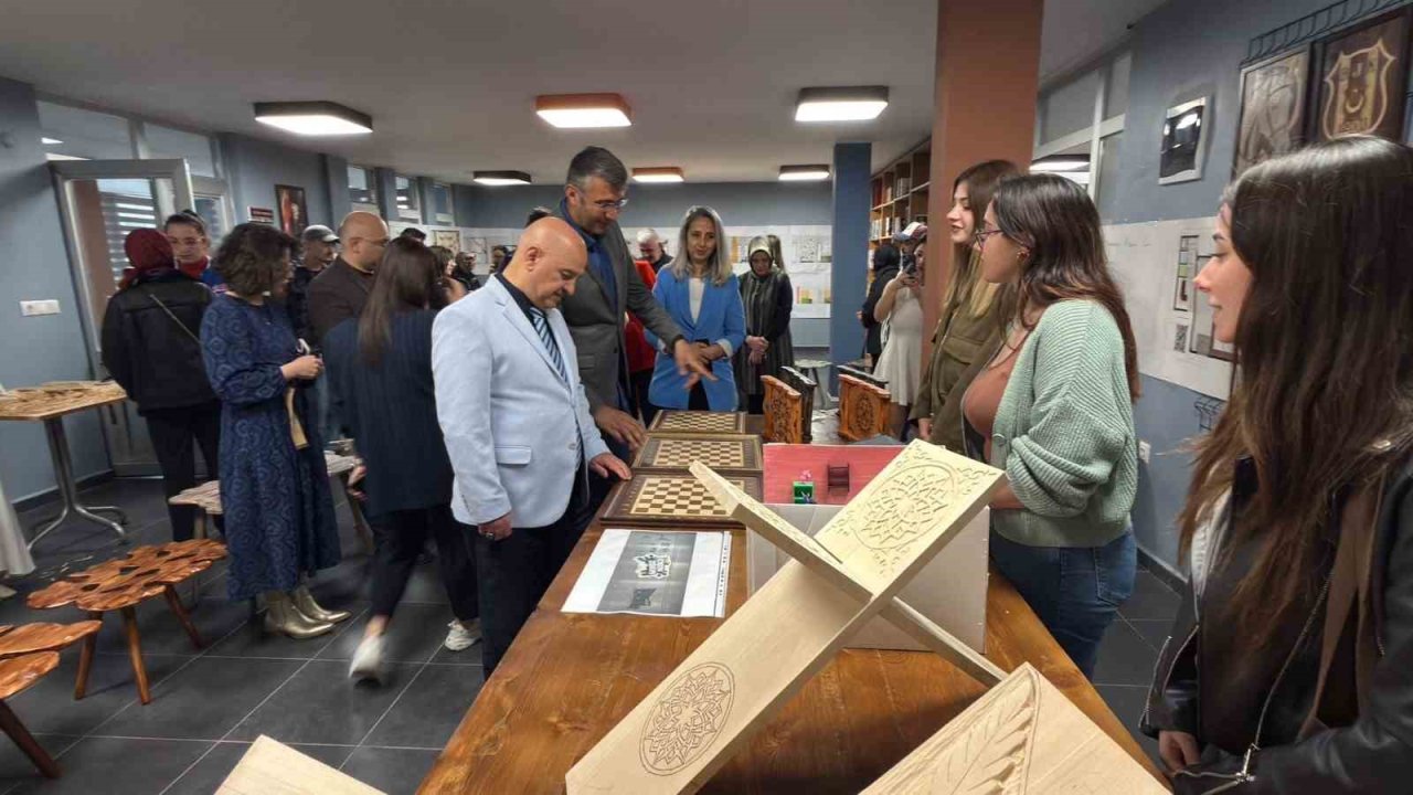 İç mekan tasarımı öğrenci projeleri yıl sonu sergisi kapılarını açtı