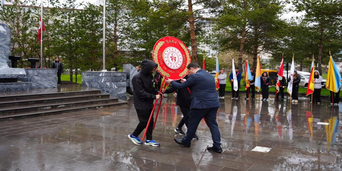 Kars’ta 19 Mayıs için çelenk sunma töreni düzenlendi