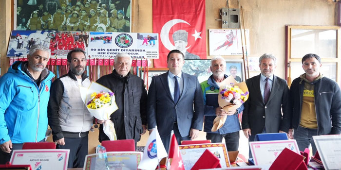 Kars’ta 19 Mayıs kapsamında emektar sporculara ziyaret