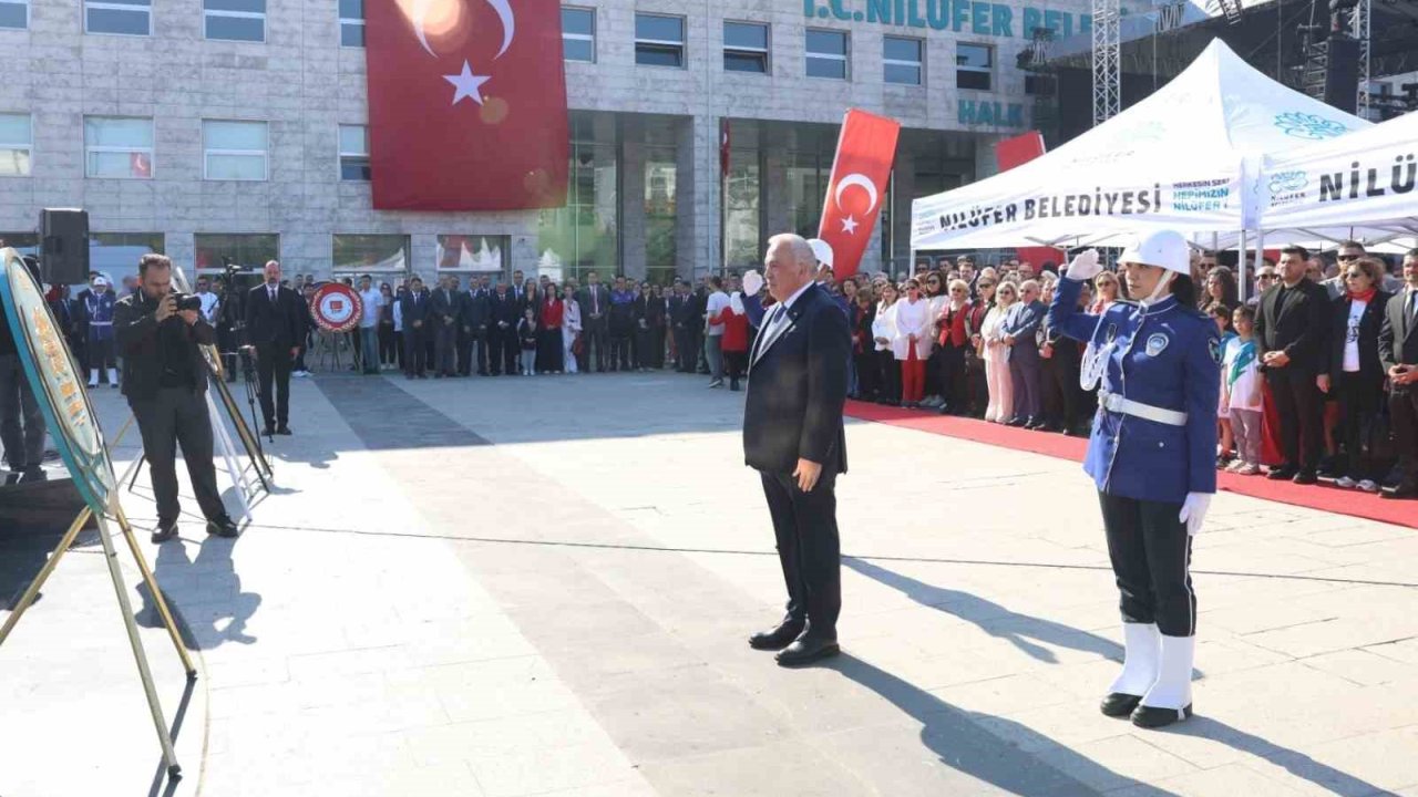 Nilüfer, 19 Mayıs’ı Cumhuriyet Meydanı’nda karşıladı