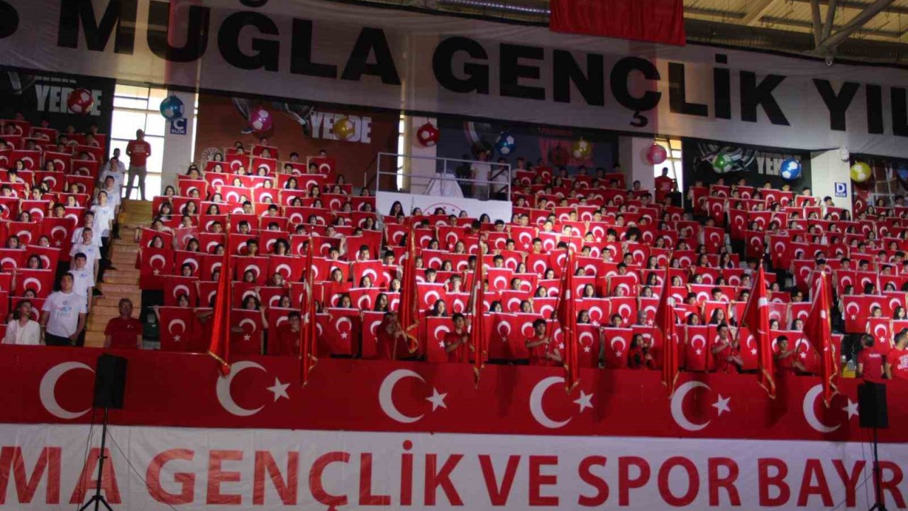 Muğla’daki 19 Mayıs coşkusu salonlara sığmadı