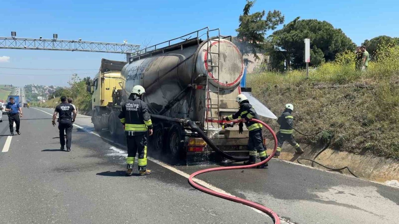 Seyir halindeki beton yüklü kamyon alevlere teslim oldu