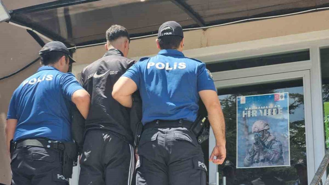 Polis, bıçaklı saldırganı kıskıvrak yakaladı