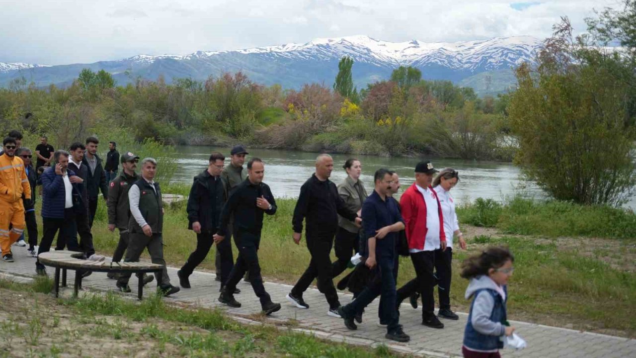 Muş’ta "Orman Benim" etkinliği ve doğa yürüyüşü düzenlendi