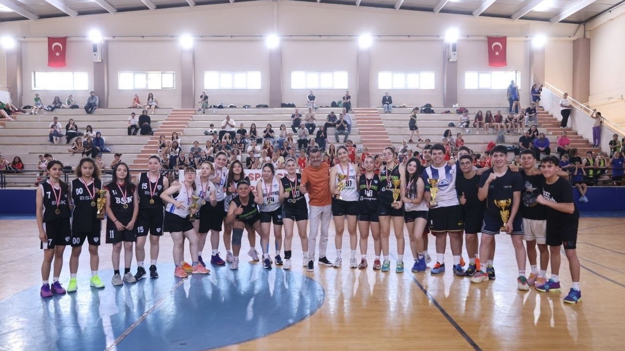 Potadan zirveye, sahneden ödüle; 19 Mayıs