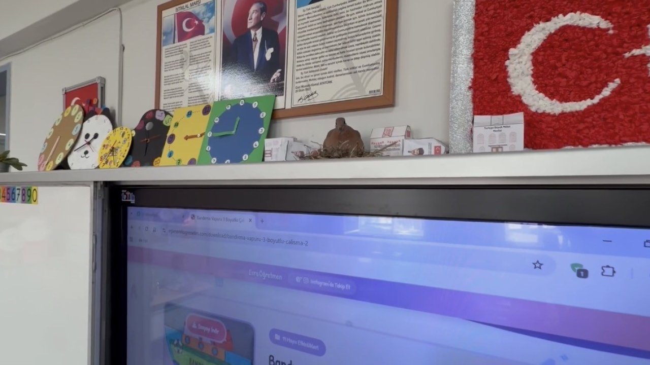 Anne kumru yuvasını okulun sınıfına kurdu