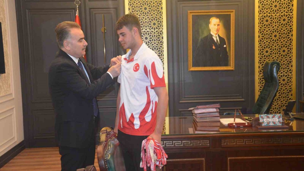 Edremitli muaythai sporcusu dünya şampiyonluğu için Malezya yolcusu