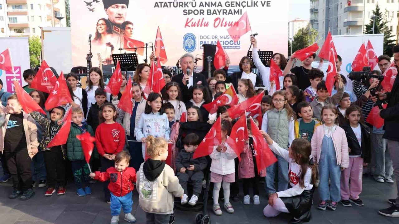 Melikgazi’de 19 Mayıs’ın heyecan ve coşkusu, Gençlik Orkestrası’nın konseriyle taçlandı
