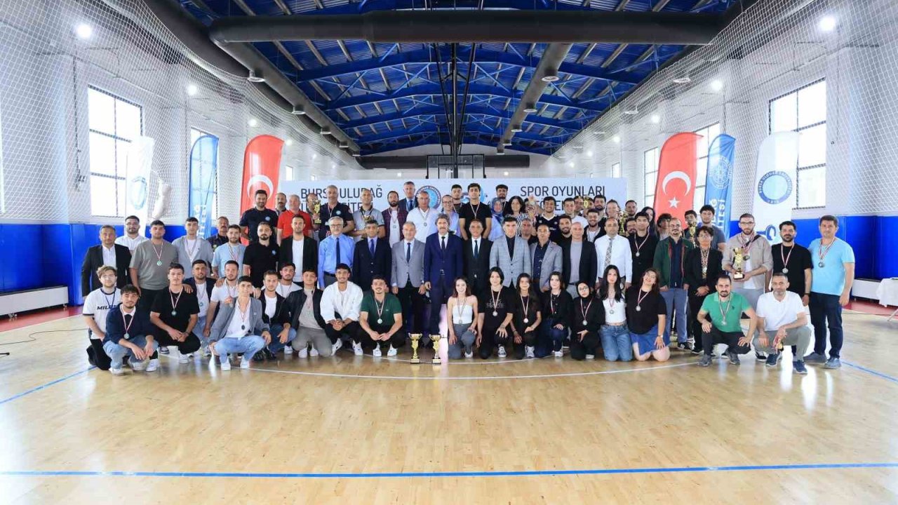 BUÜ Spor Oyunları’nda şampiyonlar kürsüye çıktı