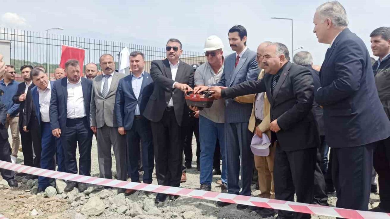 Devrek’te temel atma töreninde protokol bir araya geldi