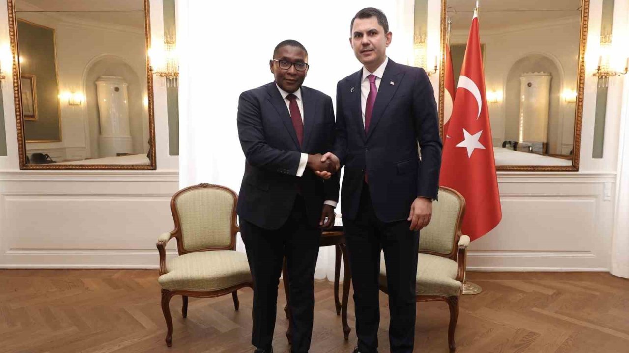 Bakan Kurum, Danimarka Kralı Frederik ile görüştü
