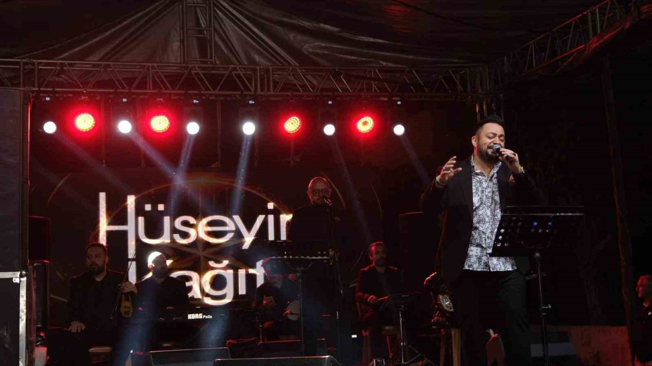 Hüseyin Kağıt Sarıgöl’ü coşturdu