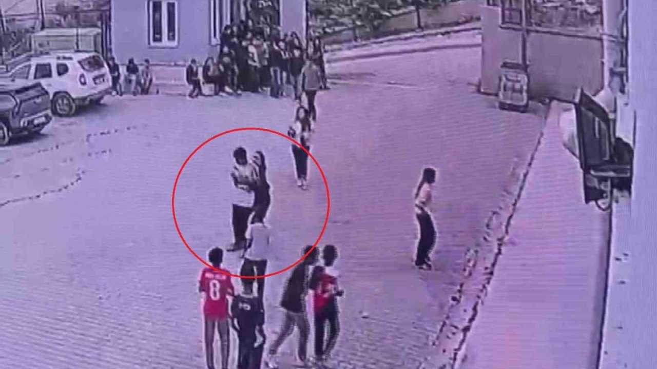 Poğaça yediği esnada nefes alamayan öğrenciyi, öğretmen heimlich manevrasıyla hayata tutundurdu