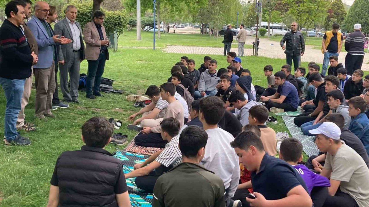 Kur’an kursu öğrencilerinden eğitime piknik molası