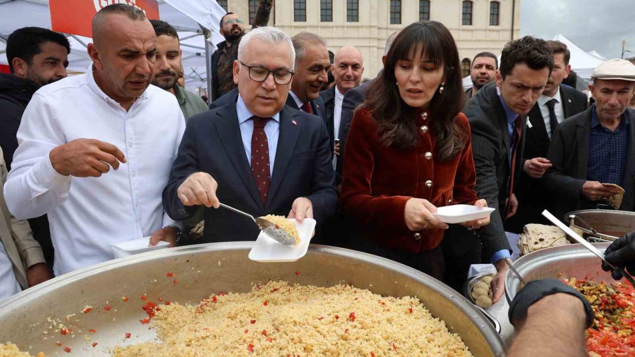 Damak çatlatan Sivas lezzetleri görücüye çıktı