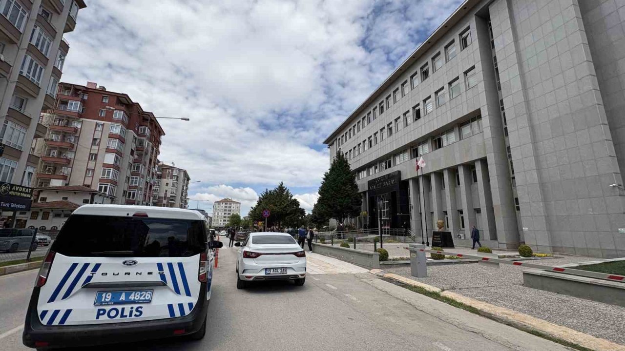Güzellik salonunda mobil bankacılık tuzağı: Müşterilerinin adına kredi çeken şebeke çökertildi