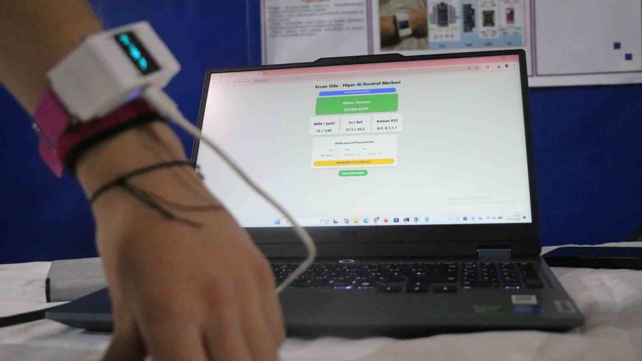 Alzheimer hastaları ve çocuklar için geliştirildi: Liselilerin akıllı saati ön sipariş aldı