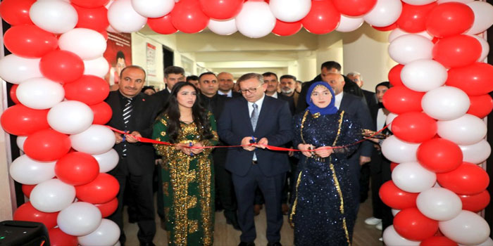 Kars Valisi Ziya Polat Kız Anadolu İmam Hatip Lisesi Öğrencilerinin Sergisine Katıldı
