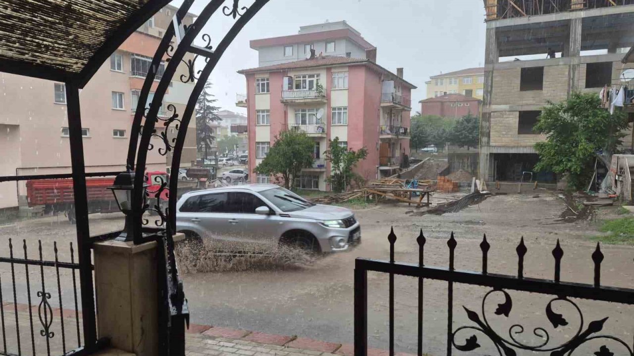 Başkent’te sokaklar göle döndü