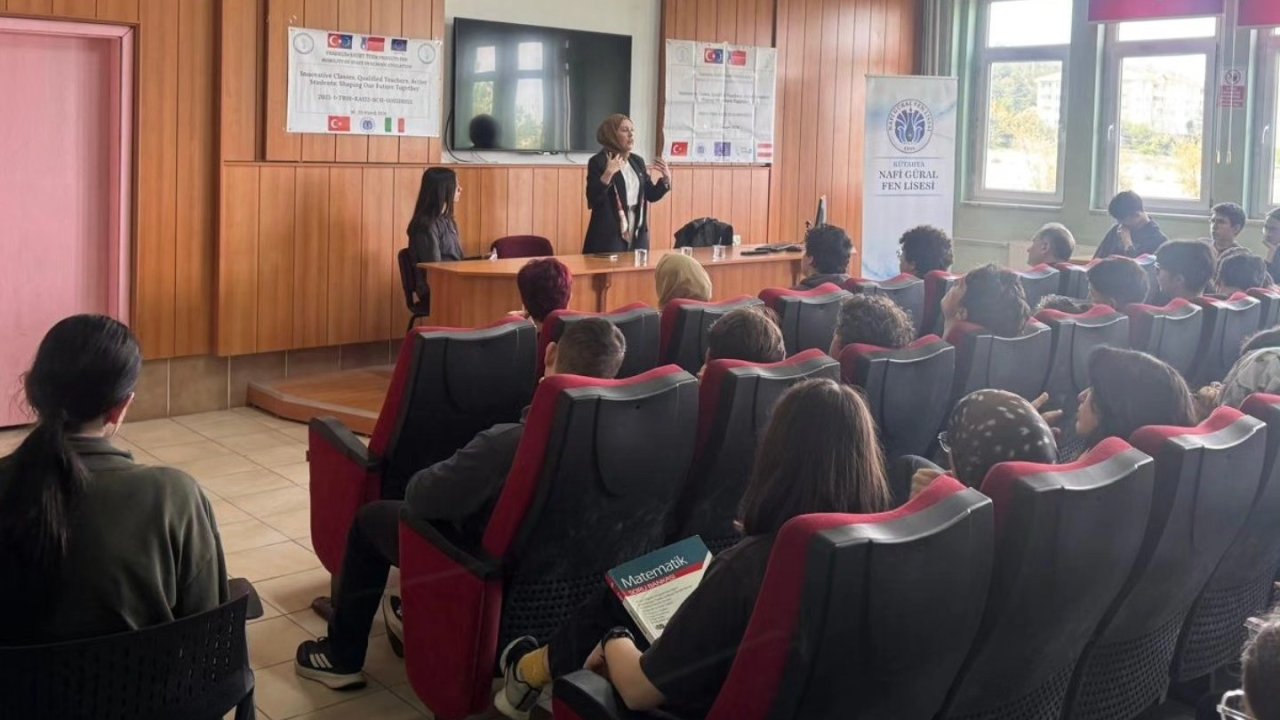 Kütahya’da fen lisesi öğrencilerine avukatlık mesleği tanıtıldı