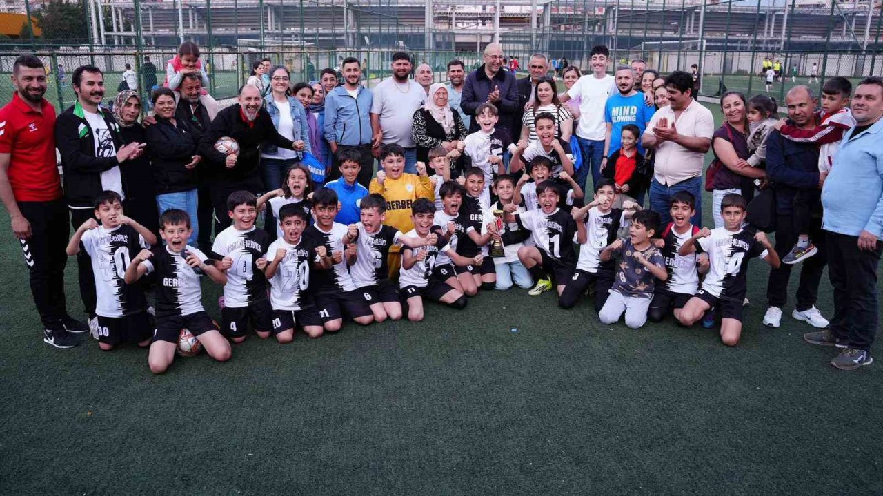 Germencik Belediyespor U11 Takımı namağlup şampiyon oldu