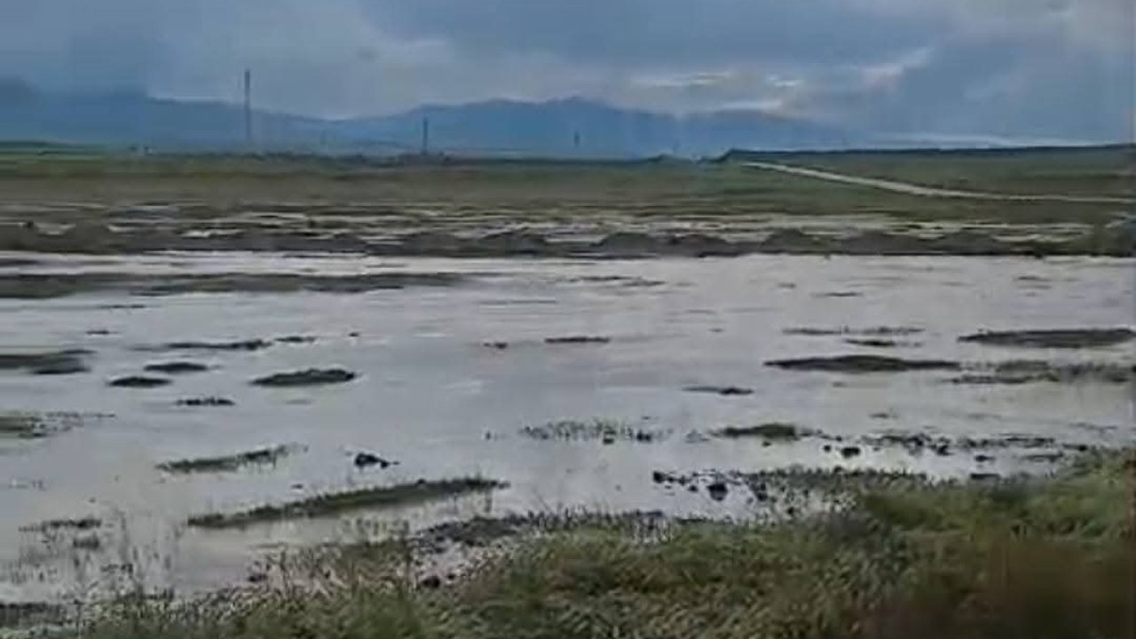 Günyüzü’de aşırı yağış sonucunda sel meydana geldi