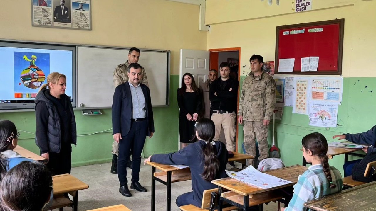 Dicle Kaymakamı Atış, öğrenci ve öğretmenlerle bir araya geldi