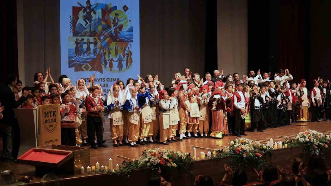 MTK Koleji öğrencilerinden ‘Anadolu’nun Renkli Adımları’ gösterisi