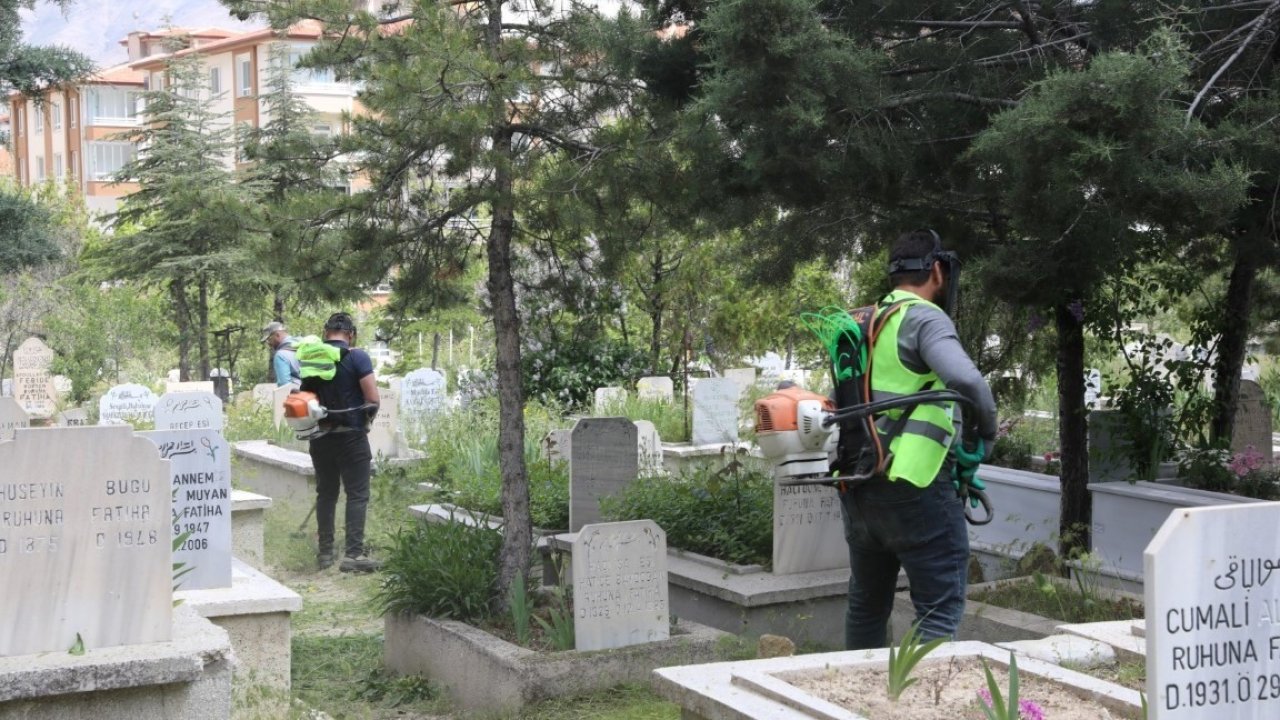 Niğde’de mezarlıklar Kurban Bayramı ziyaretlerine hazırlanıyor