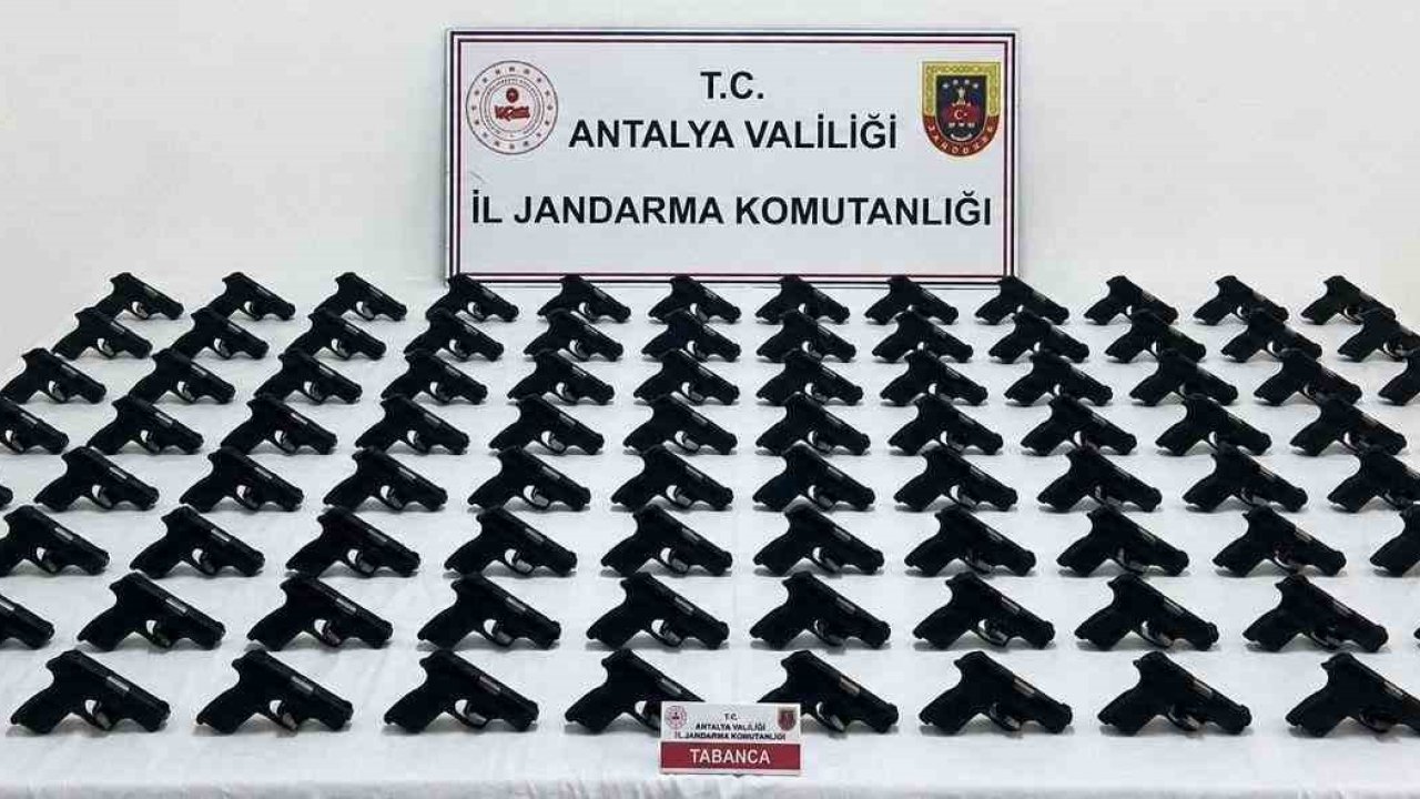 Antalya’da 100 adet ruhsatsız tabanca ele geçirildi