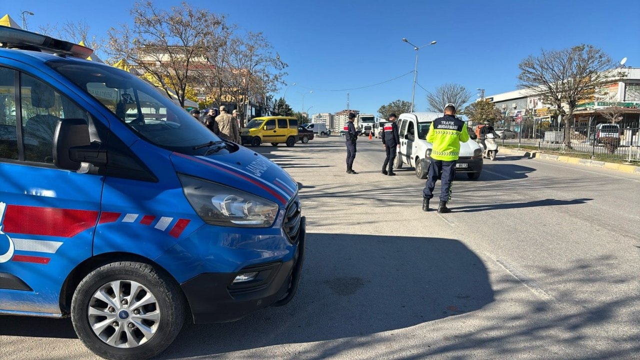 Gaziantep’te jandarmadan huzur-güven uygulaması: 673 aranan şahıs yakalandı