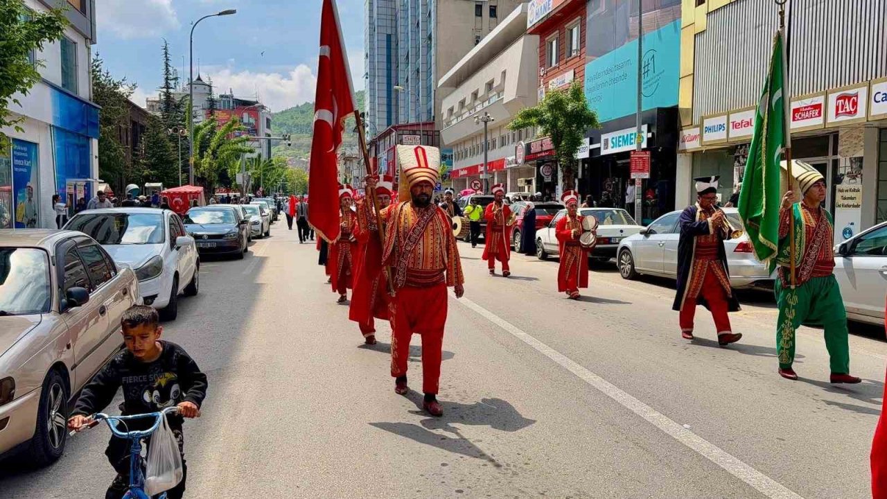 Meslek liseliler mehteran eşliğinde yürüyüp, mesleklerini anlattılar