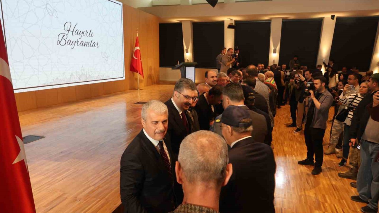 Konya’da protokol bayramlaştı