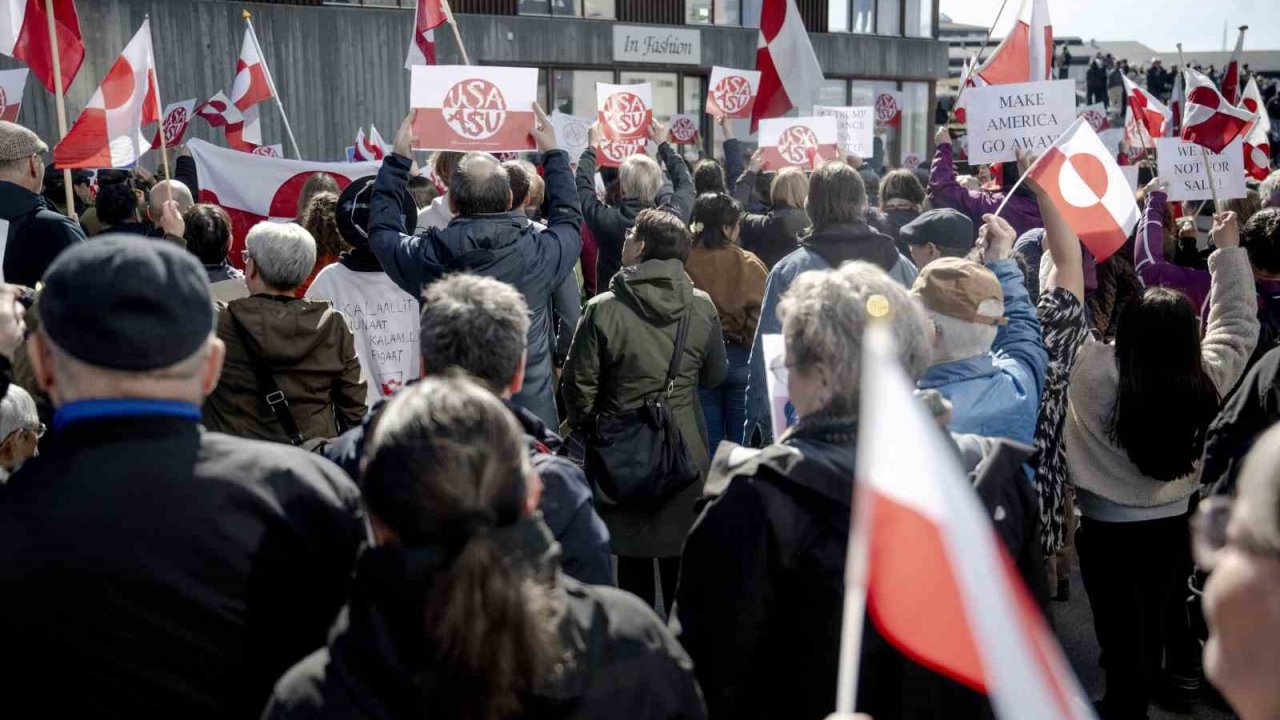 Grönland’daki yeni ABD konsolosluğu önünde protesto