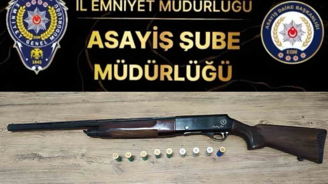 Kız kardeşinin iş yeri önünde havaya ateş açan şahıs yakalandı